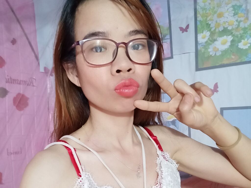 QueenBaek nude online cam