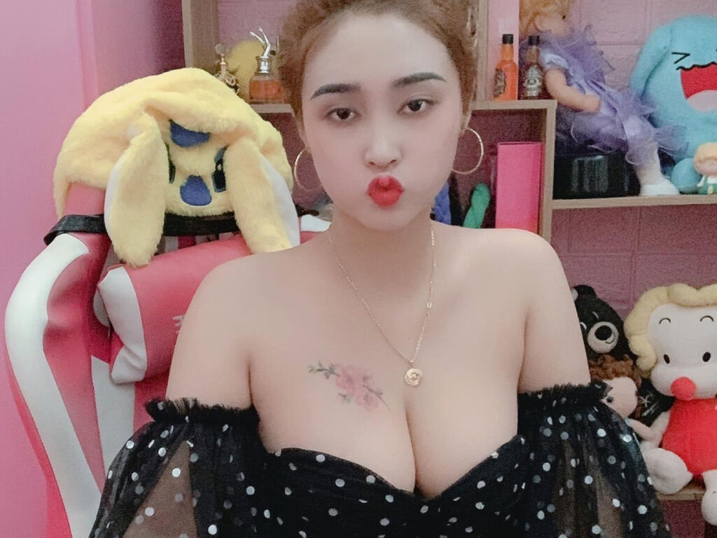 LeliaBush horny fetish webcam