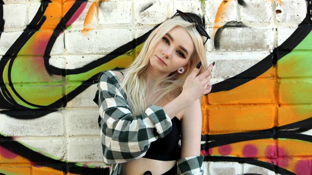 AnnaNovak online at GirlsOfJasmin