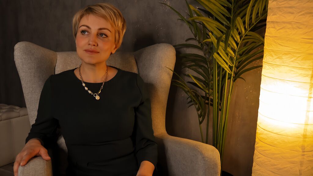 AlbaBrook online on GirlsOfJasmin