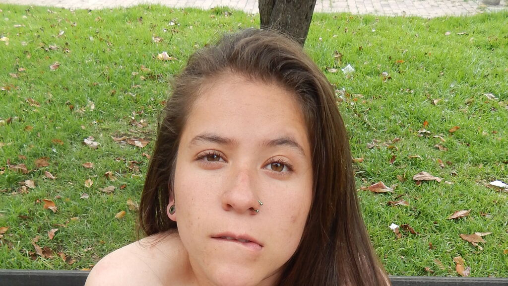 EmilyArevalo online on GirlsOfJasmin