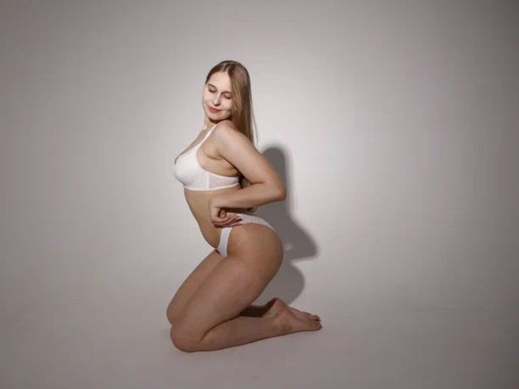 MillyRousse webcam nude