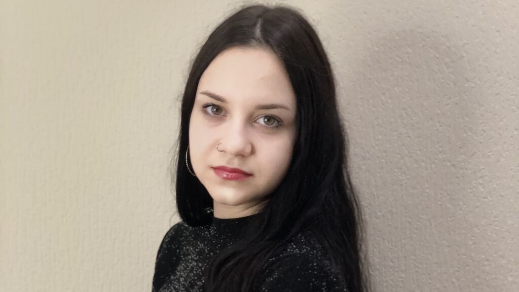 ClementinaBerti online on GirlsOfJasmin