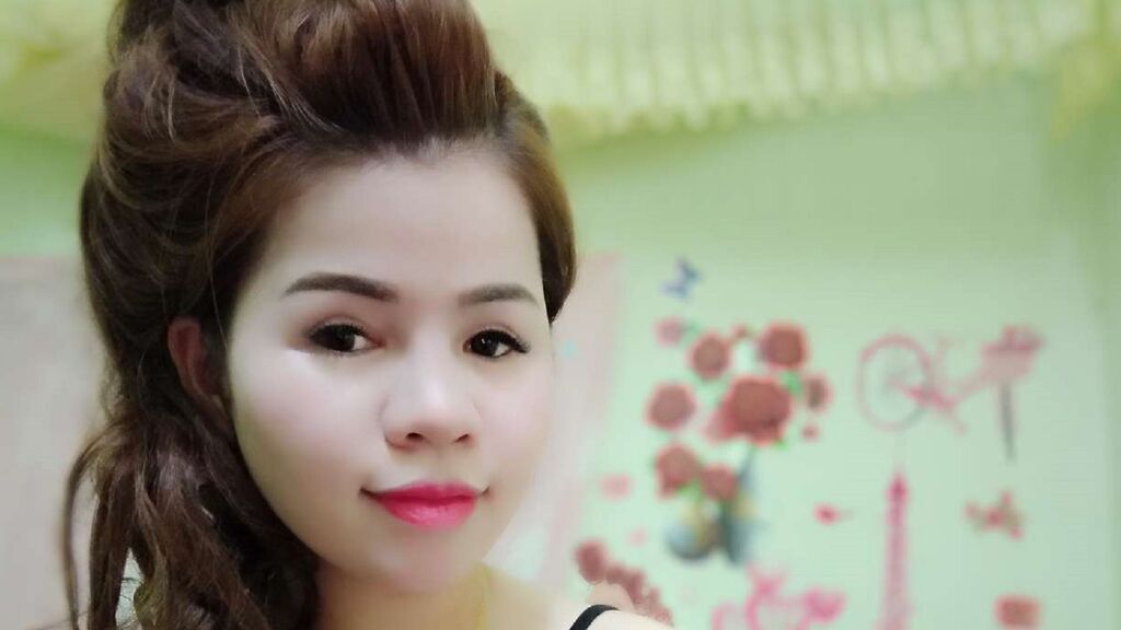 GwenThomas online on GirlsOfJasmin