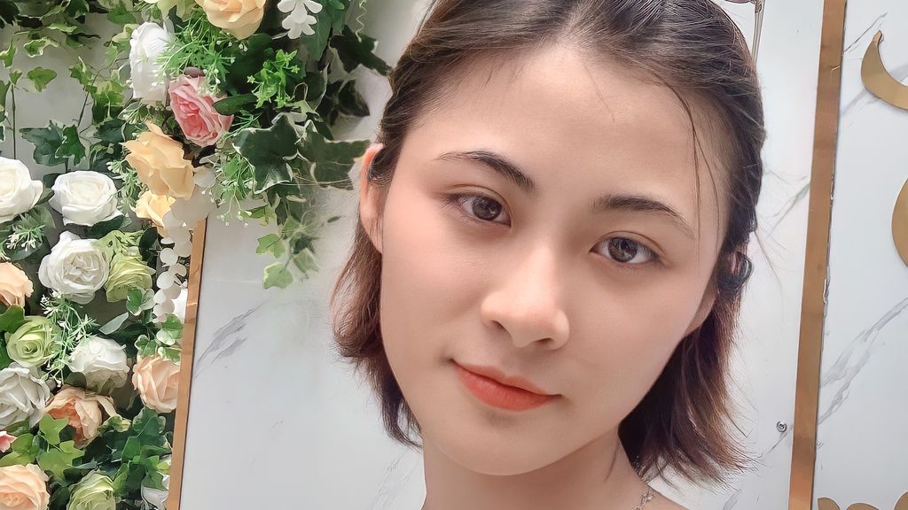 AlidaThompson online on GirlsOfJasmin