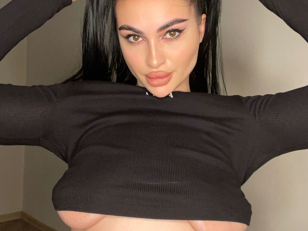 SophiaMele webcams big tits