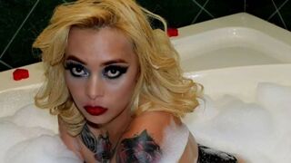 MaloryWallace's LiveJasmin show and profile