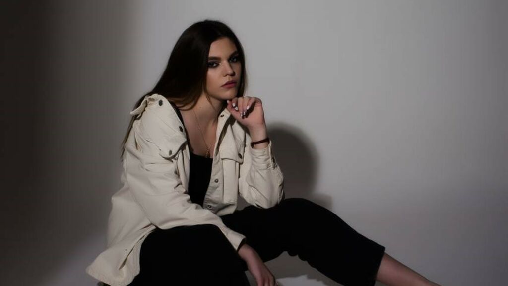 InessaChambers online on GirlsOfJasmin