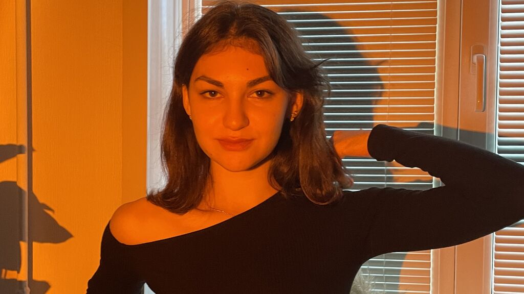 ClementinaBetti online on GirlsOfJasmin