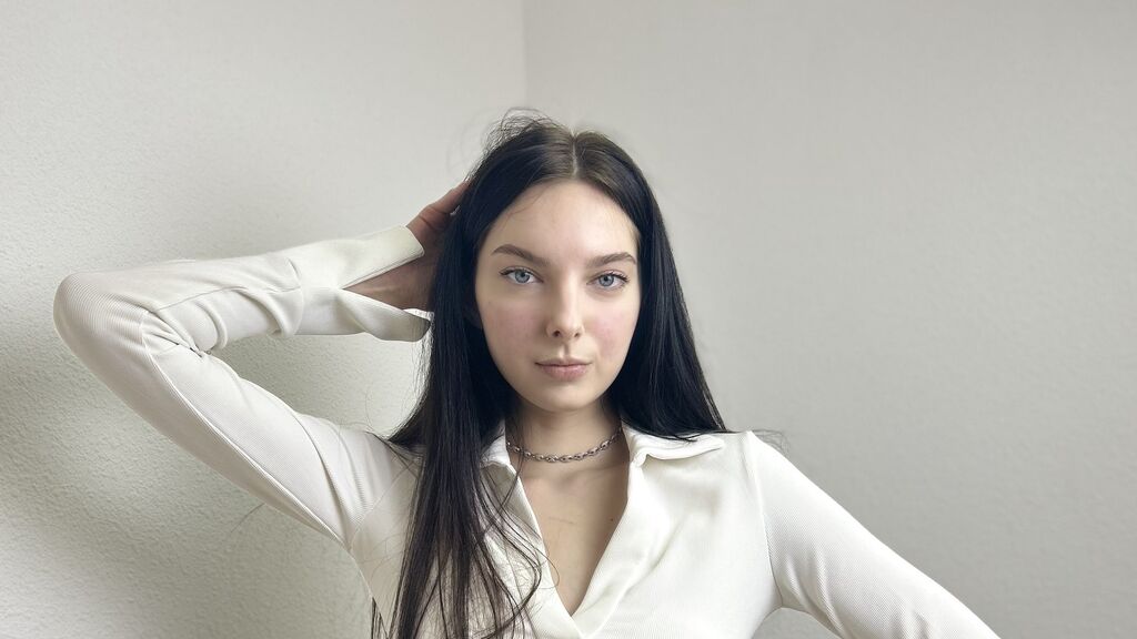 TommasaChiaris online on GirlsOfJasmin