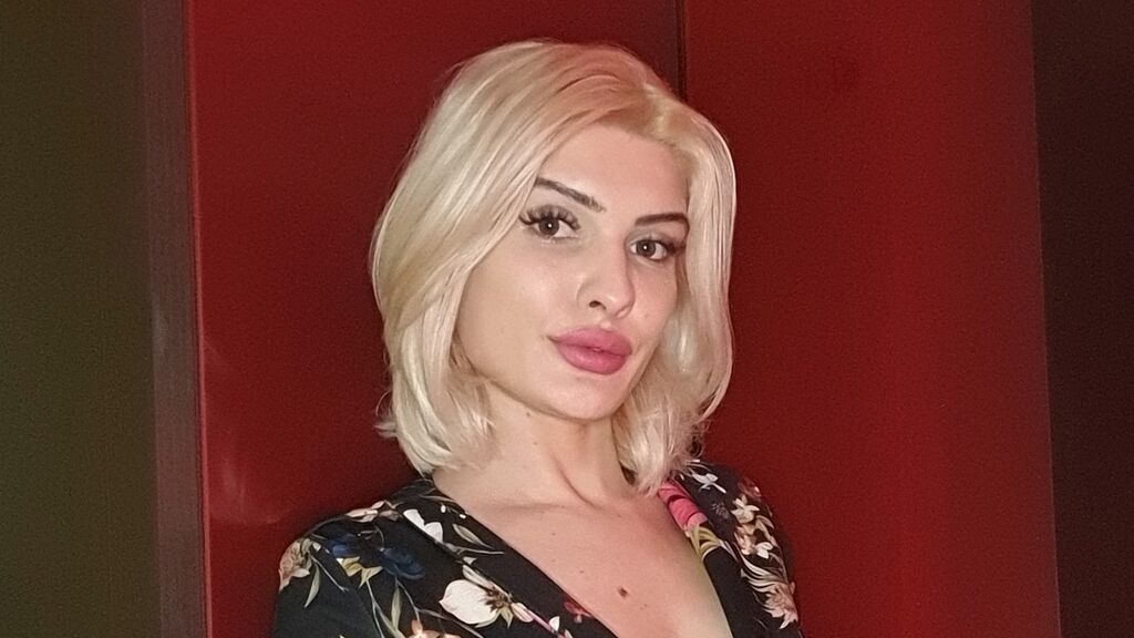 JuliaLussane online on GirlsOfJasmin