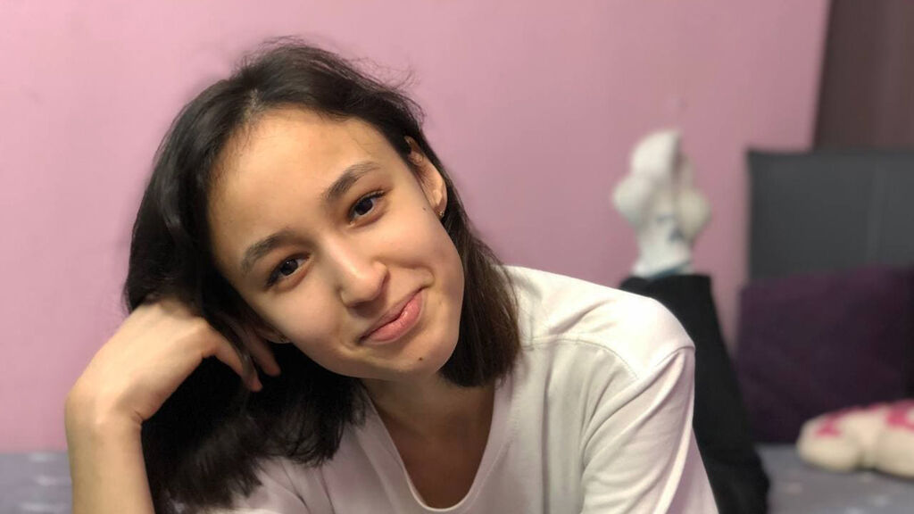 NelliCavally online on GirlsOfJasmin