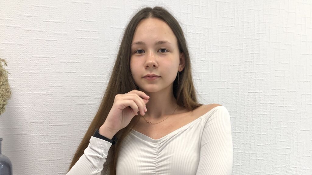 RaimondaVisconti online on GirlsOfJasmin