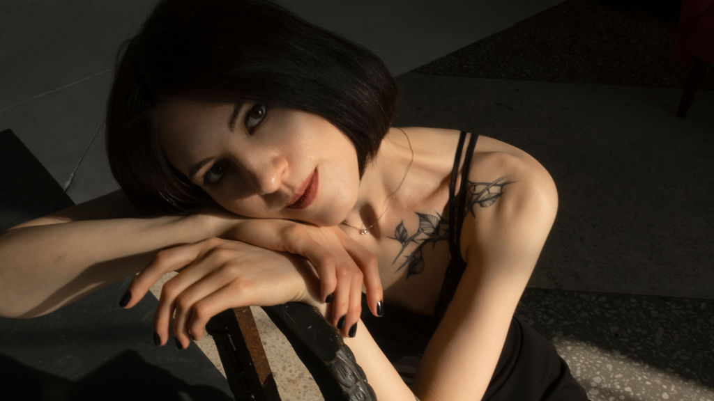 AdeleRoux online on GirlsOfJasmin